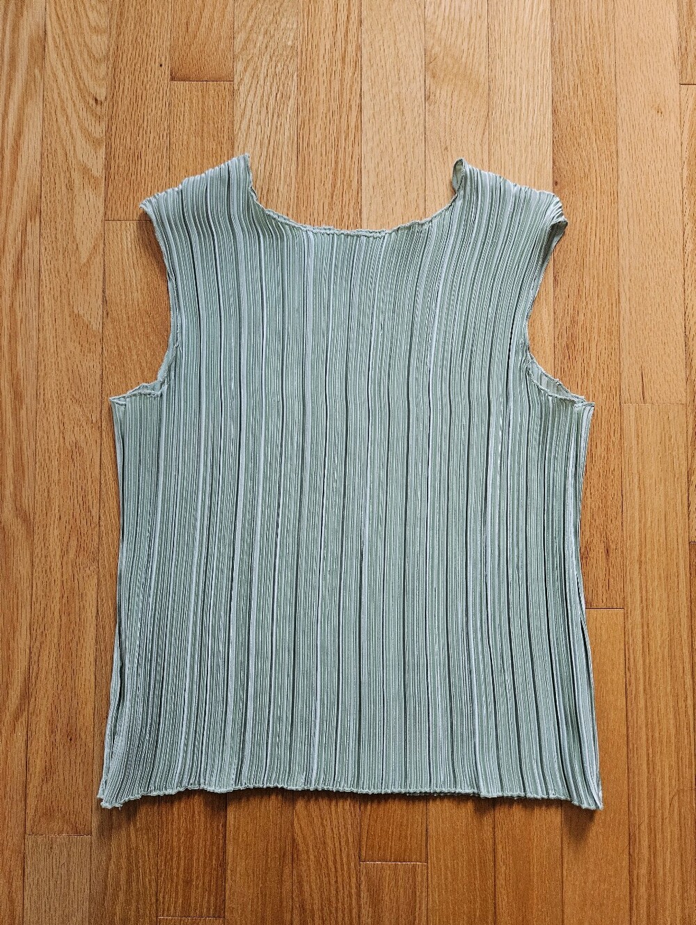 Vintage Sleeveless Pleated Top